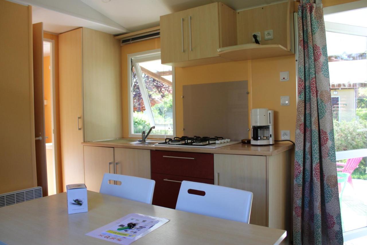 Camping Familial Paisible Avec Piscine, Mobil Home , Chalet, Studio & Emplacement Nue Casties-Labrande Esterno foto