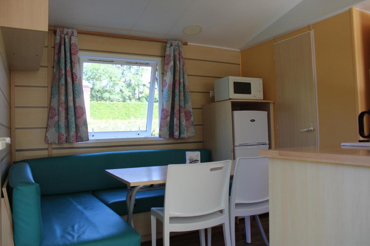 Camping Familial Paisible Avec Piscine, Mobil Home , Chalet, Studio & Emplacement Nue Casties-Labrande Esterno foto