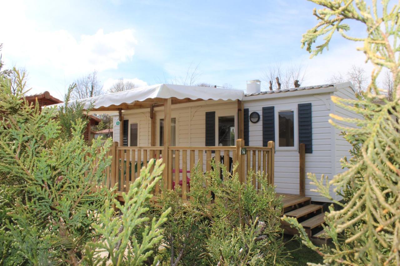 Camping Familial Paisible Avec Piscine, Mobil Home , Chalet, Studio & Emplacement Nue Casties-Labrande Esterno foto