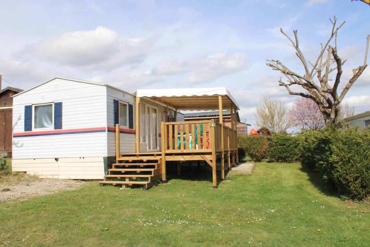 Camping Familial Paisible Avec Piscine, Mobil Home , Chalet, Studio & Emplacement Nue Casties-Labrande Esterno foto