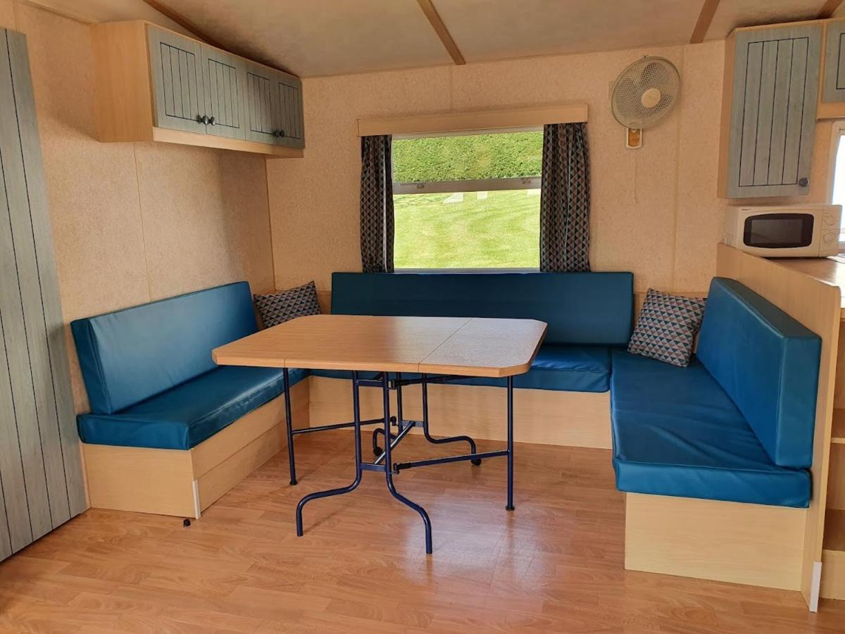 Camping Familial Paisible Avec Piscine, Mobil Home , Chalet, Studio & Emplacement Nue Casties-Labrande Esterno foto