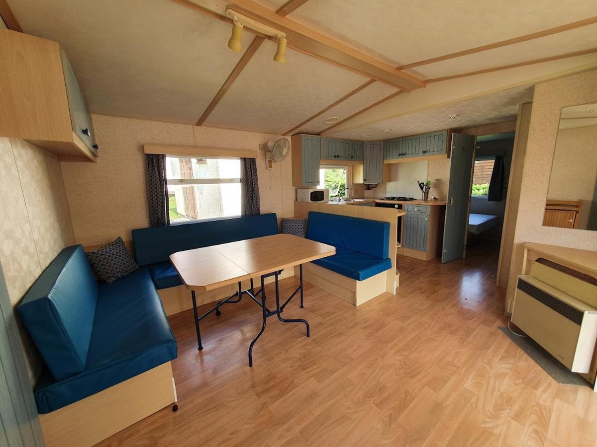 Camping Familial Paisible Avec Piscine, Mobil Home , Chalet, Studio & Emplacement Nue Casties-Labrande Esterno foto