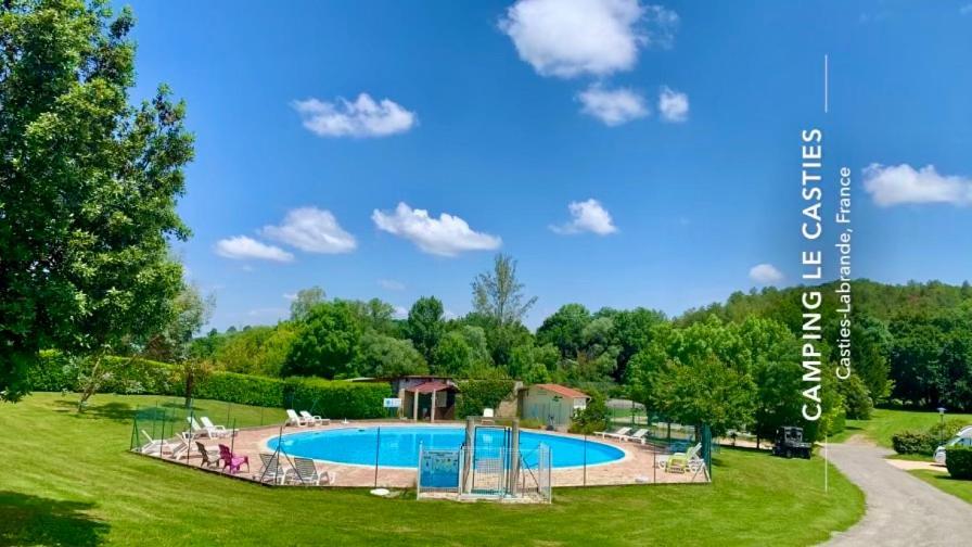 Camping Familial Paisible Avec Piscine, Mobil Home , Chalet, Studio & Emplacement Nue Casties-Labrande Esterno foto