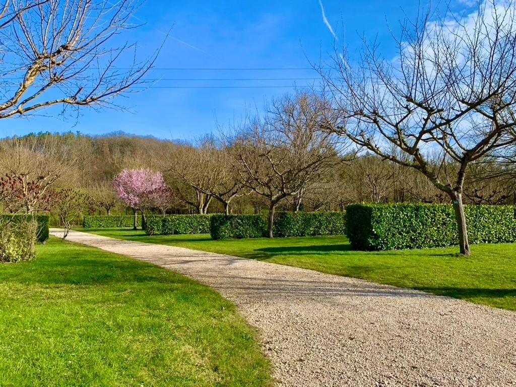Camping Familial Paisible Avec Piscine, Mobil Home , Chalet, Studio & Emplacement Nue Casties-Labrande Esterno foto