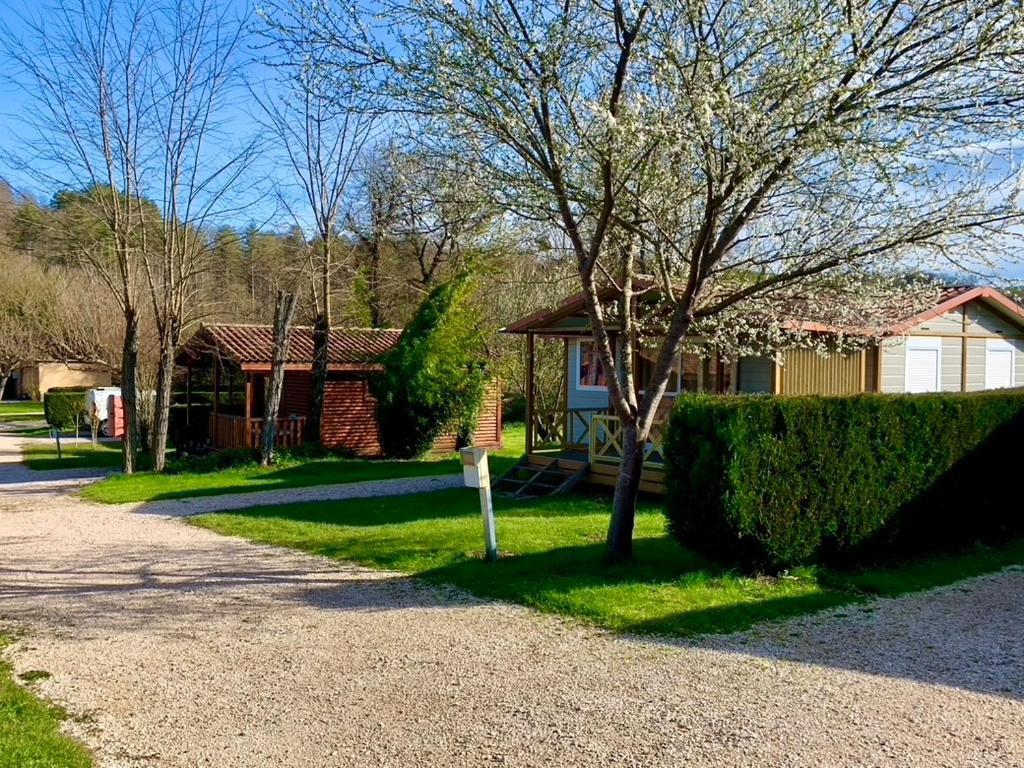 Camping Familial Paisible Avec Piscine, Mobil Home , Chalet, Studio & Emplacement Nue Casties-Labrande Esterno foto