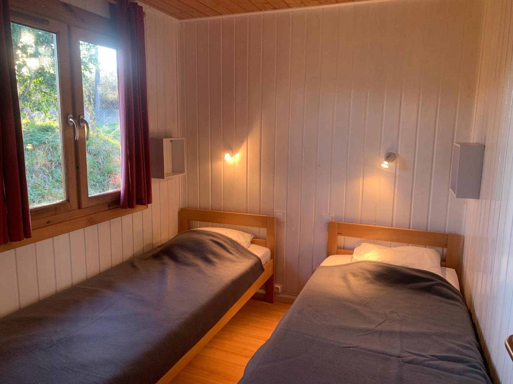 Camping Familial Paisible Avec Piscine, Mobil Home , Chalet, Studio & Emplacement Nue Casties-Labrande Esterno foto
