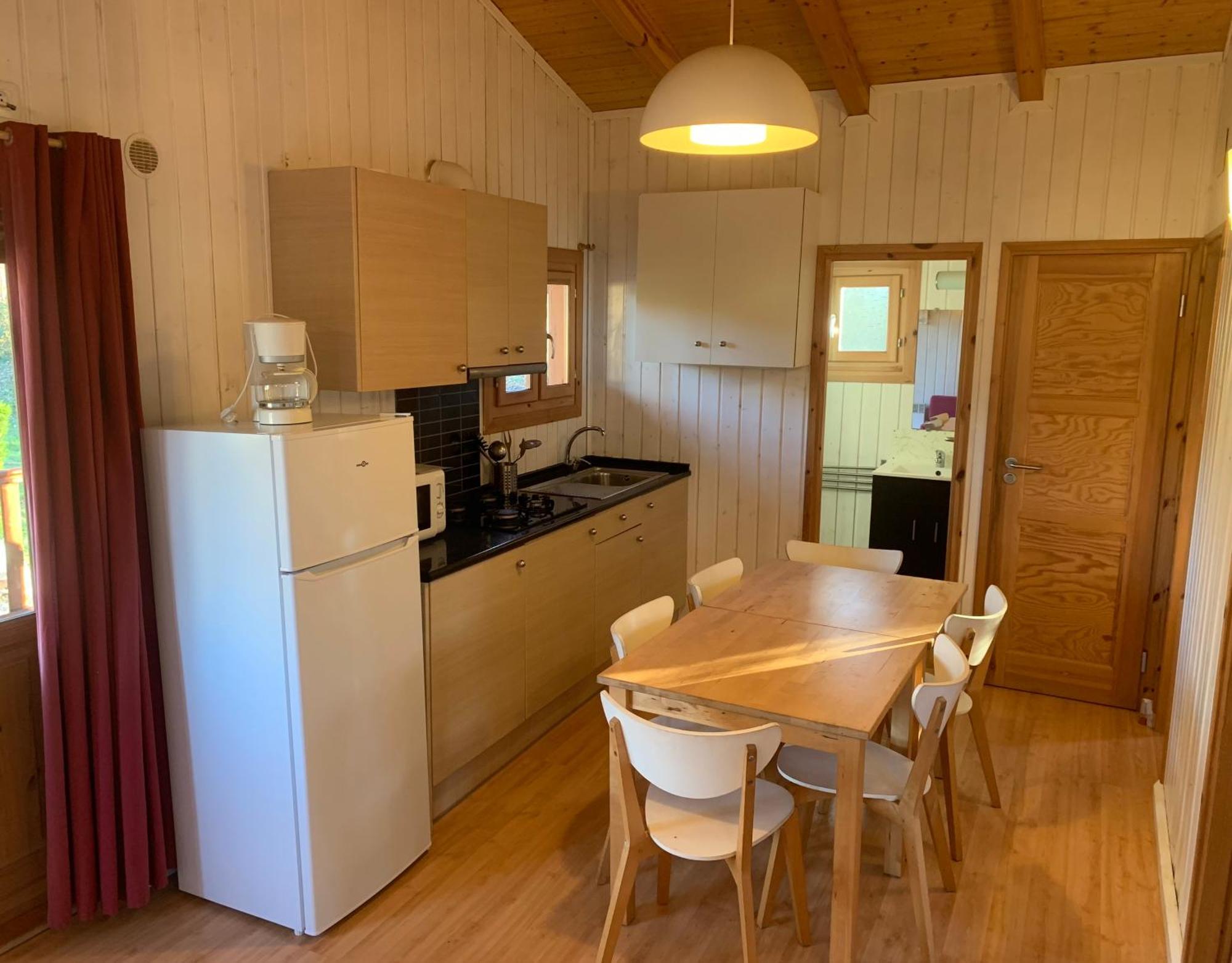 Camping Familial Paisible Avec Piscine, Mobil Home , Chalet, Studio & Emplacement Nue Casties-Labrande Esterno foto