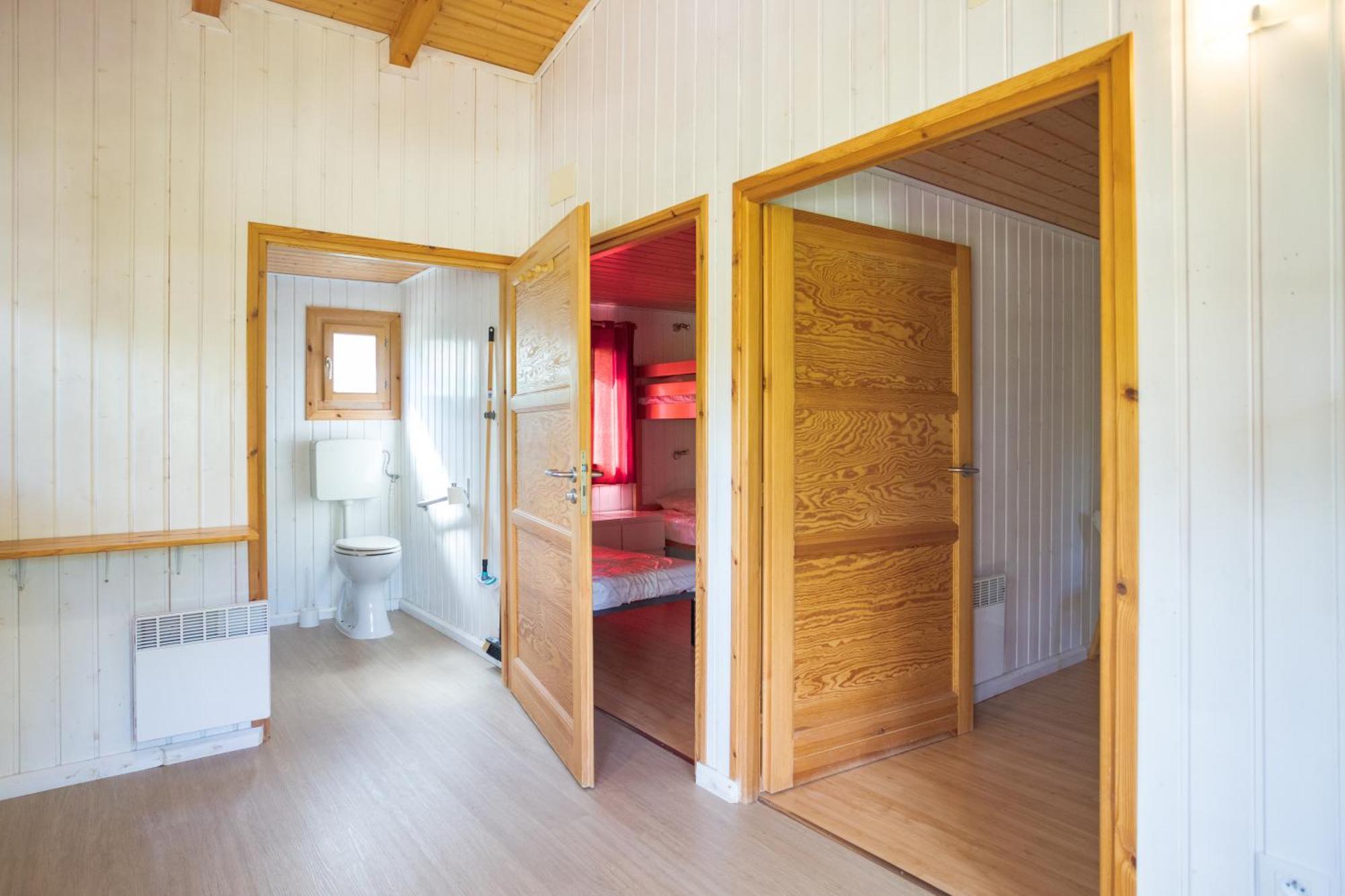 Camping Familial Paisible Avec Piscine, Mobil Home , Chalet, Studio & Emplacement Nue Casties-Labrande Esterno foto