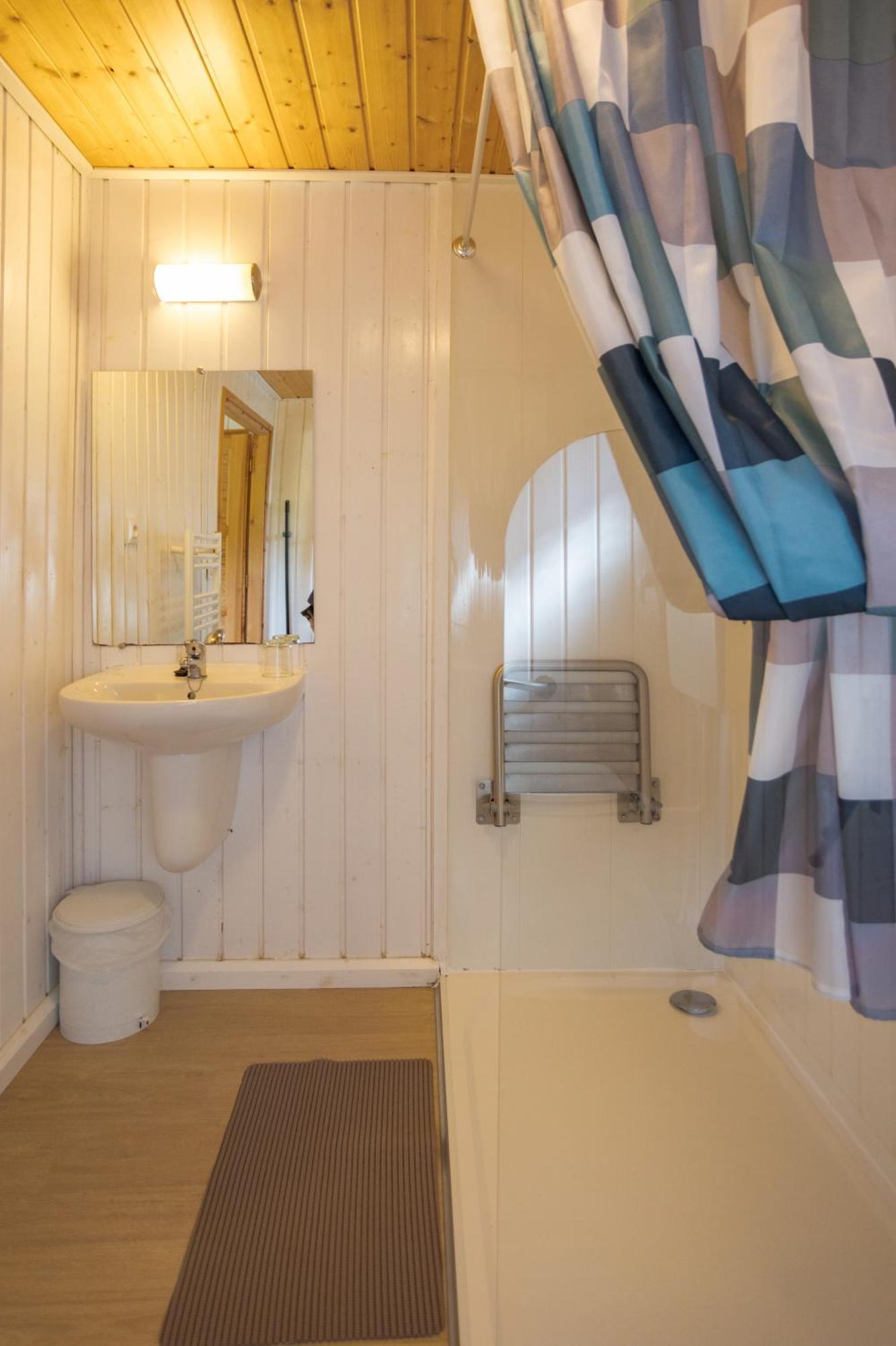 Camping Familial Paisible Avec Piscine, Mobil Home , Chalet, Studio & Emplacement Nue Casties-Labrande Esterno foto