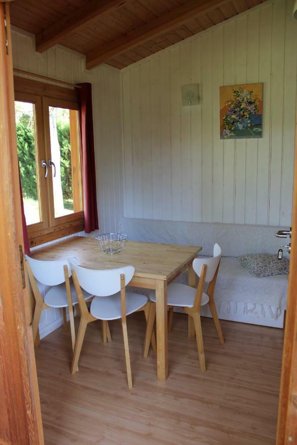 Camping Familial Paisible Avec Piscine, Mobil Home , Chalet, Studio & Emplacement Nue Casties-Labrande Esterno foto