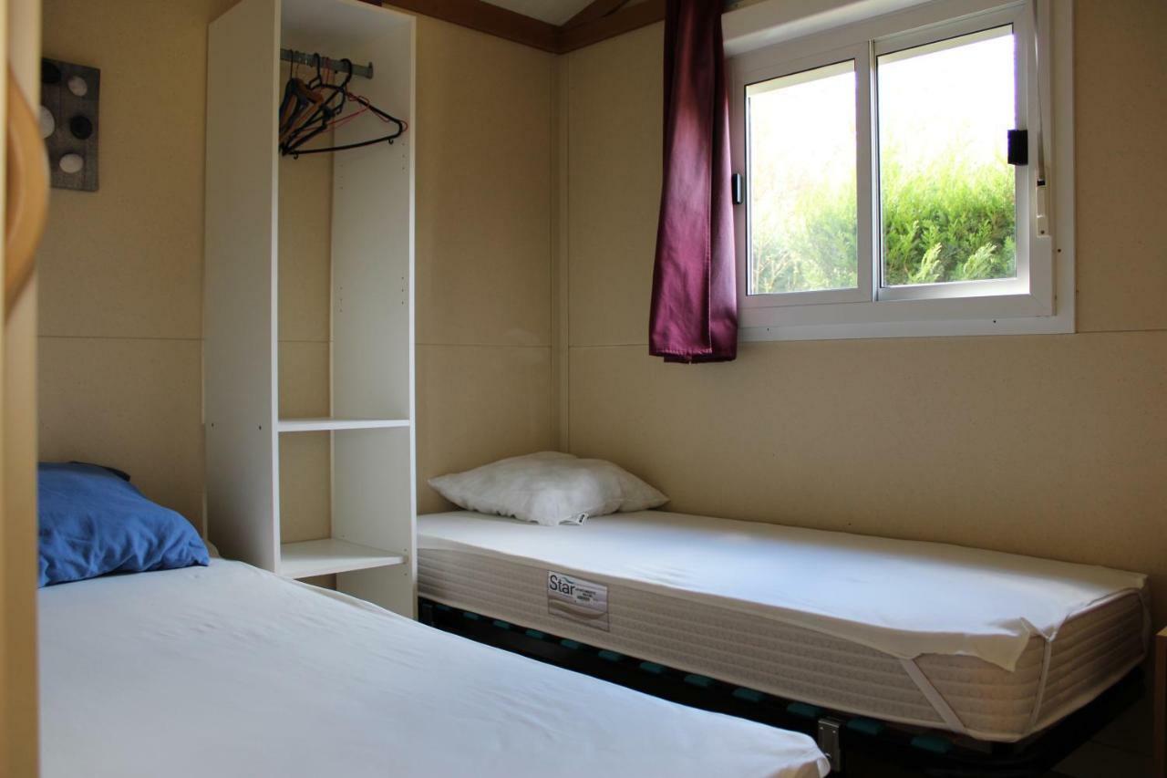 Camping Familial Paisible Avec Piscine, Mobil Home , Chalet, Studio & Emplacement Nue Casties-Labrande Esterno foto