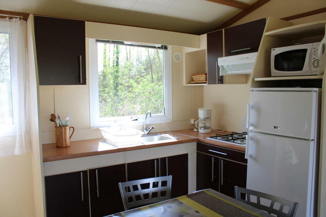 Camping Familial Paisible Avec Piscine, Mobil Home , Chalet, Studio & Emplacement Nue Casties-Labrande Esterno foto