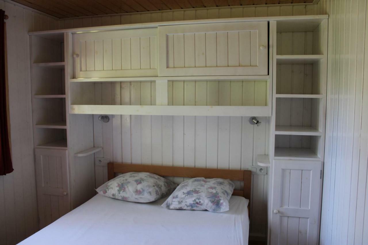 Camping Familial Paisible Avec Piscine, Mobil Home , Chalet, Studio & Emplacement Nue Casties-Labrande Esterno foto