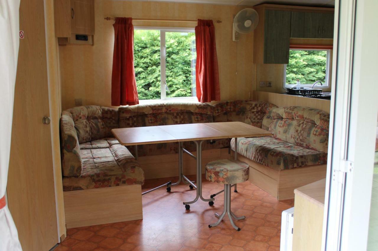 Camping Familial Paisible Avec Piscine, Mobil Home , Chalet, Studio & Emplacement Nue Casties-Labrande Esterno foto