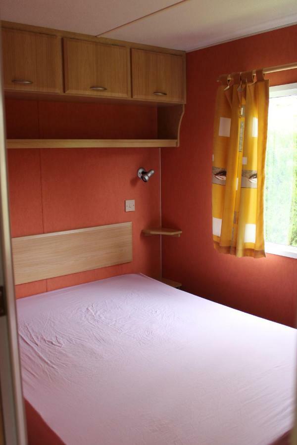 Camping Familial Paisible Avec Piscine, Mobil Home , Chalet, Studio & Emplacement Nue Casties-Labrande Esterno foto