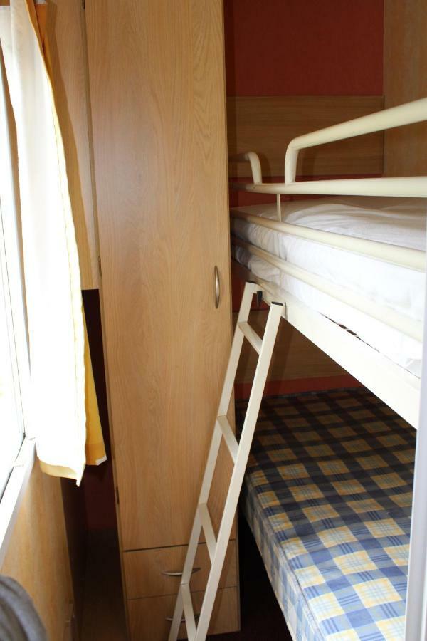 Camping Familial Paisible Avec Piscine, Mobil Home , Chalet, Studio & Emplacement Nue Casties-Labrande Esterno foto