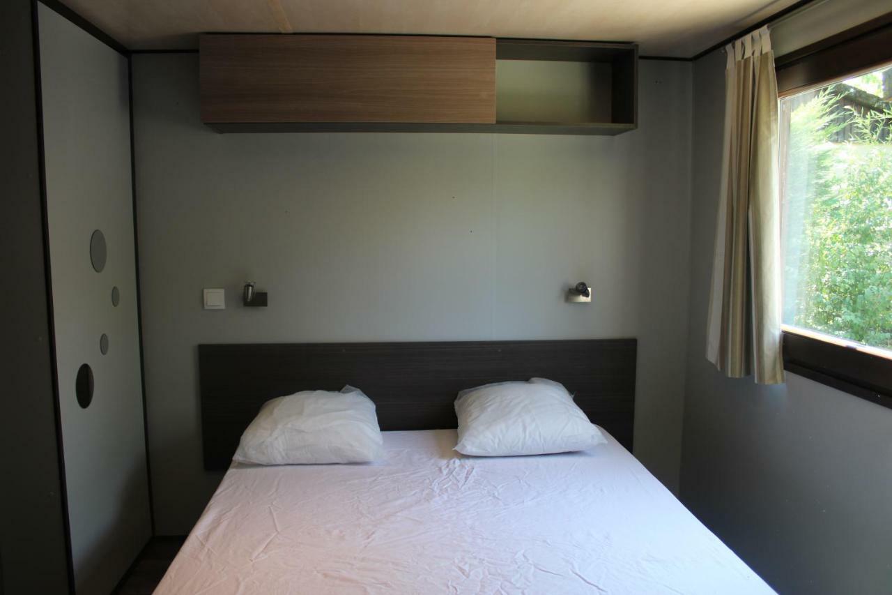 Camping Familial Paisible Avec Piscine, Mobil Home , Chalet, Studio & Emplacement Nue Casties-Labrande Esterno foto